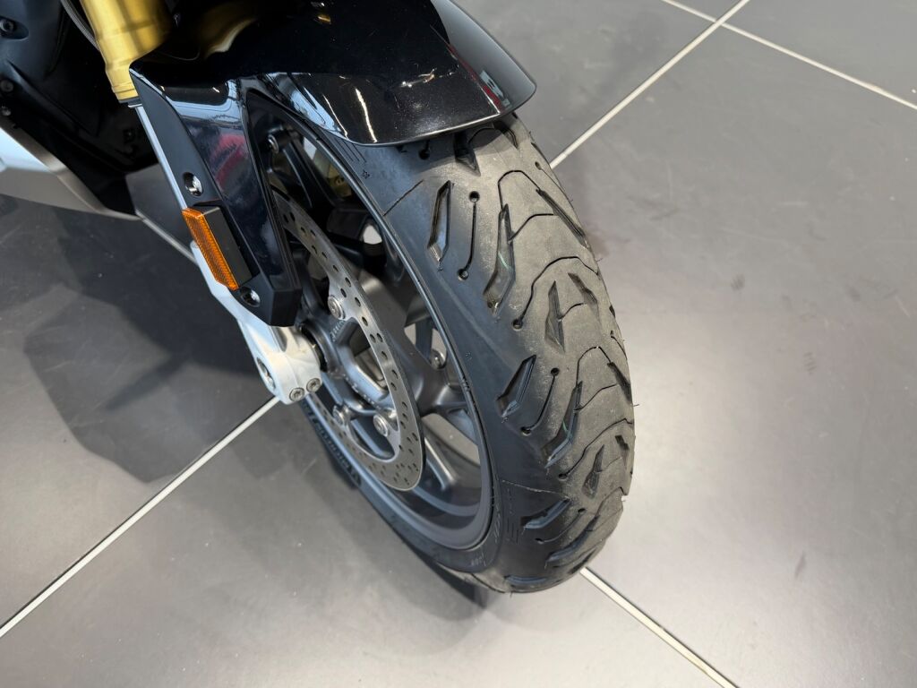 BMW R 2023 Musta