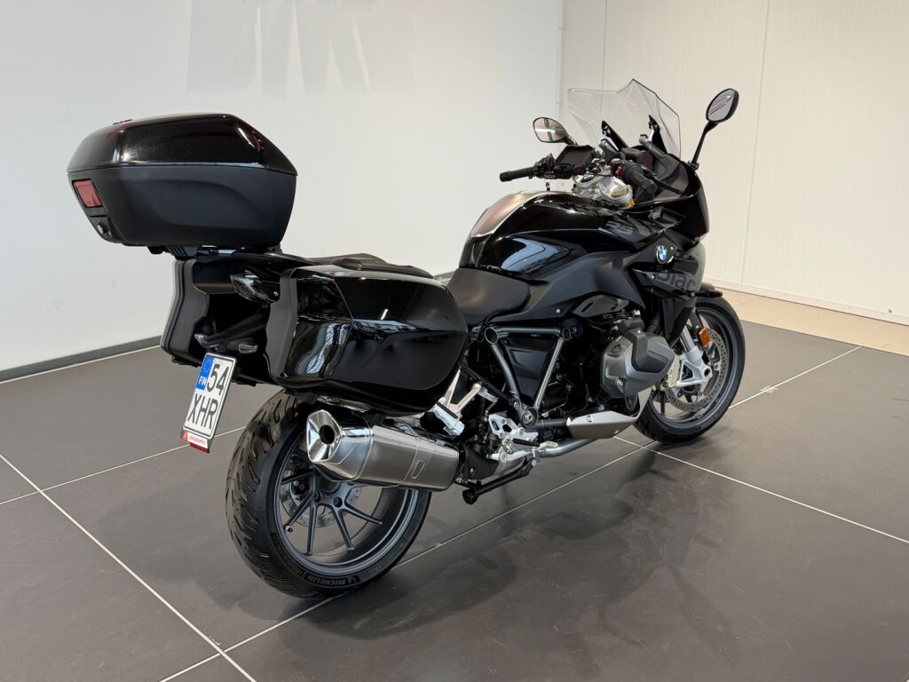 BMW R 2023 Musta