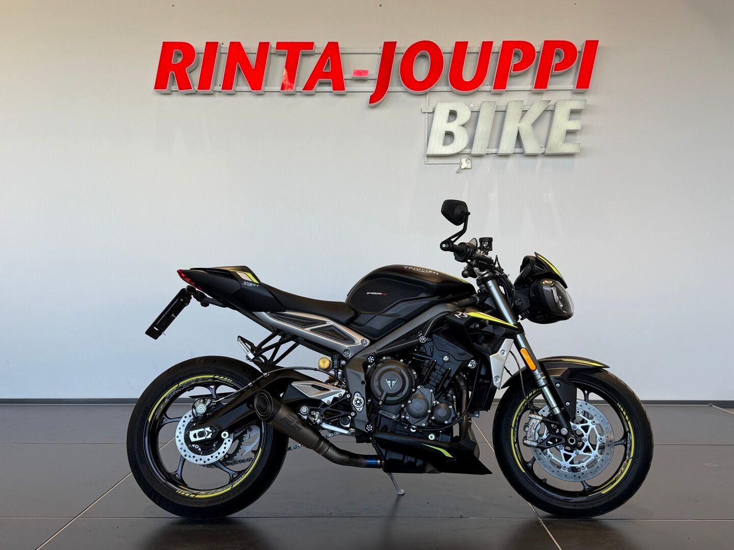 Triumph STREET TRIPLE