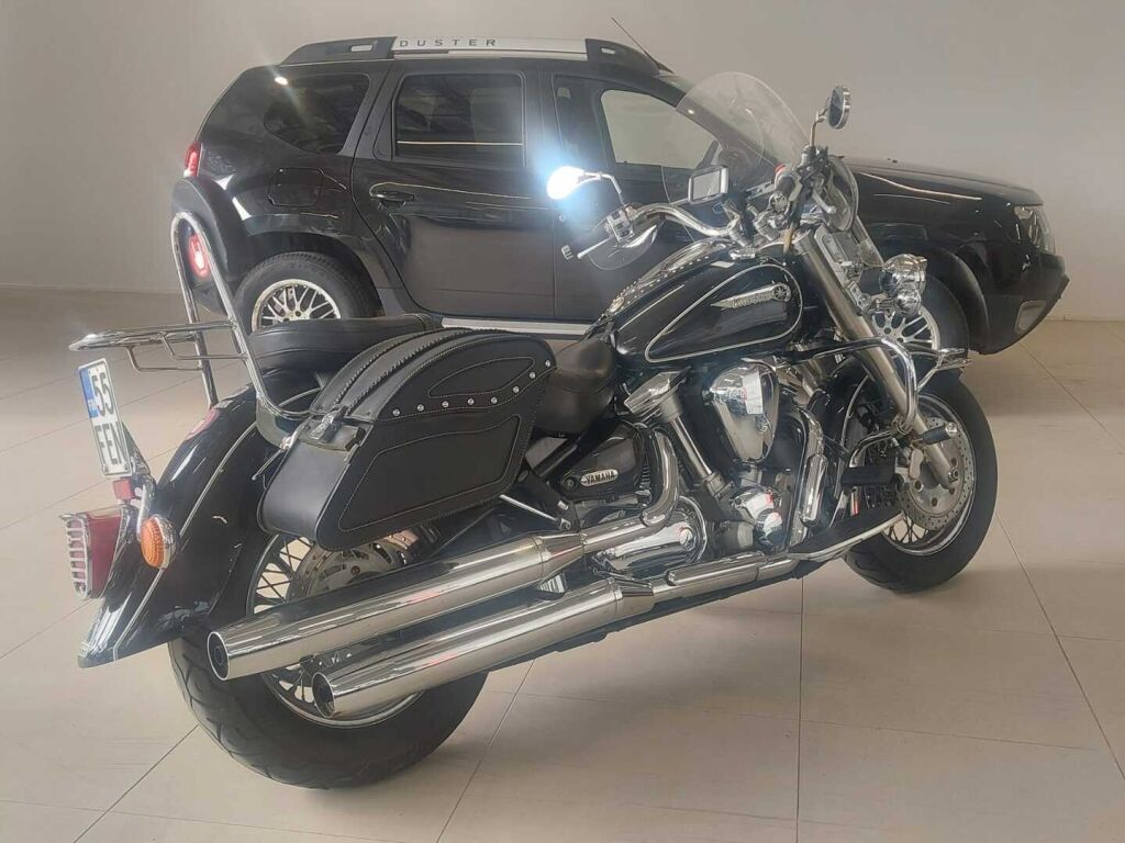 Yamaha XV 2000 Musta