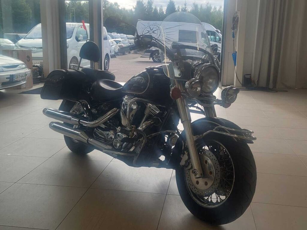 Yamaha XV 2000 Musta
