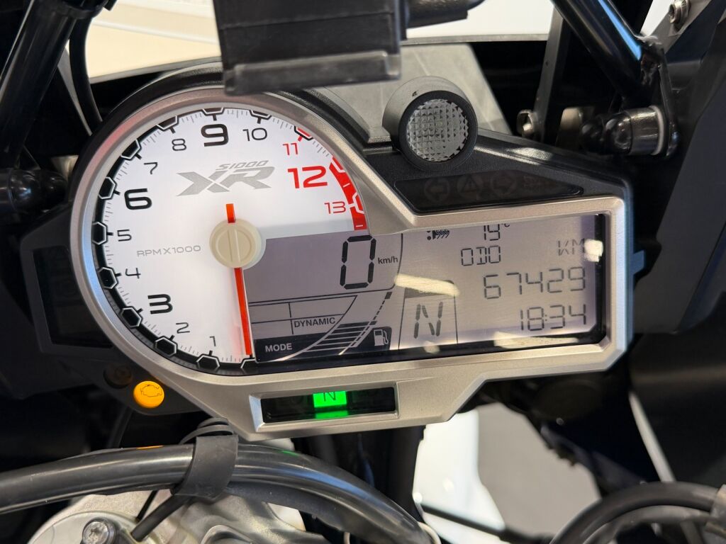 BMW S 2018 moniväri