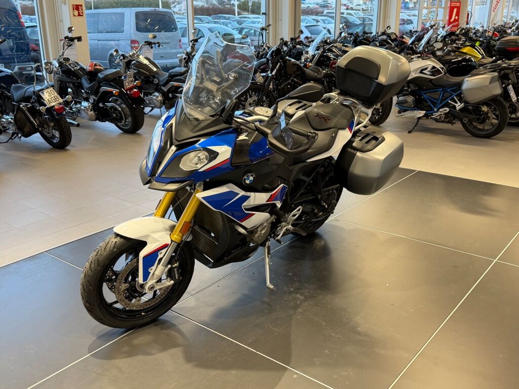 BMW S 2018 moniväri