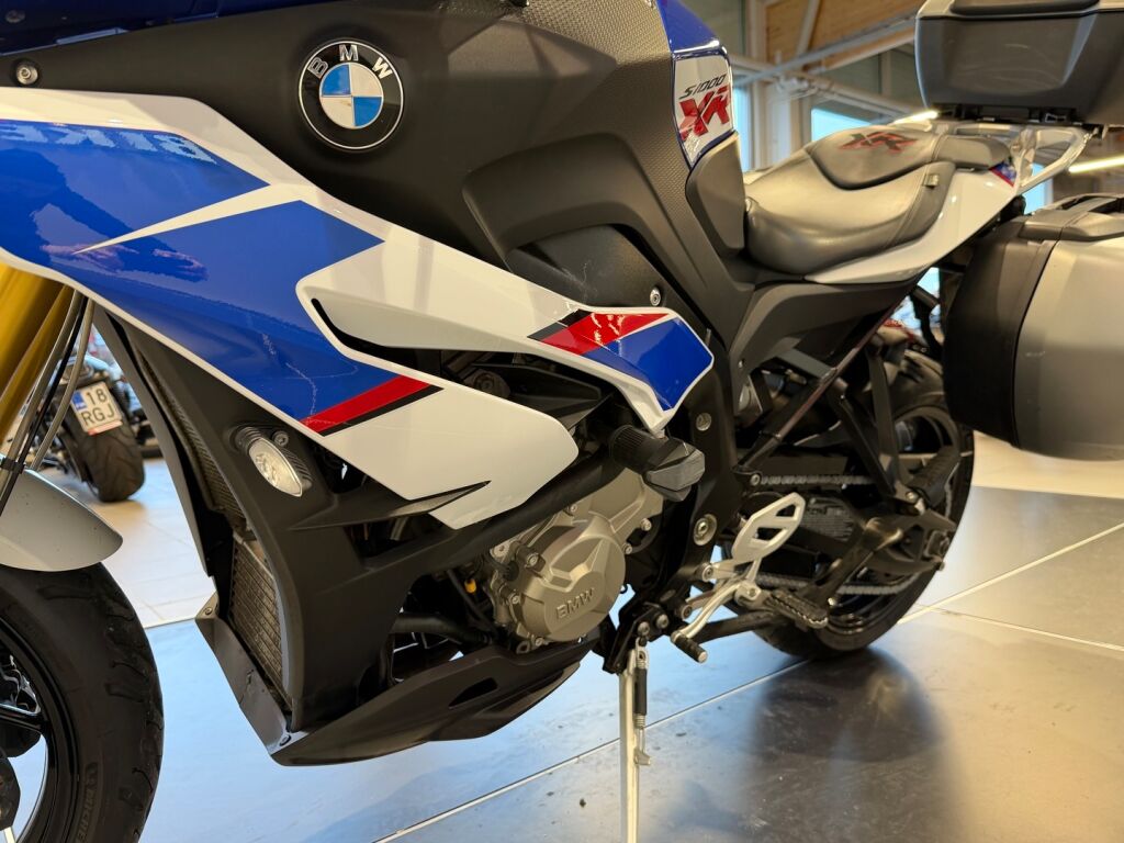 BMW S 2018 moniväri
