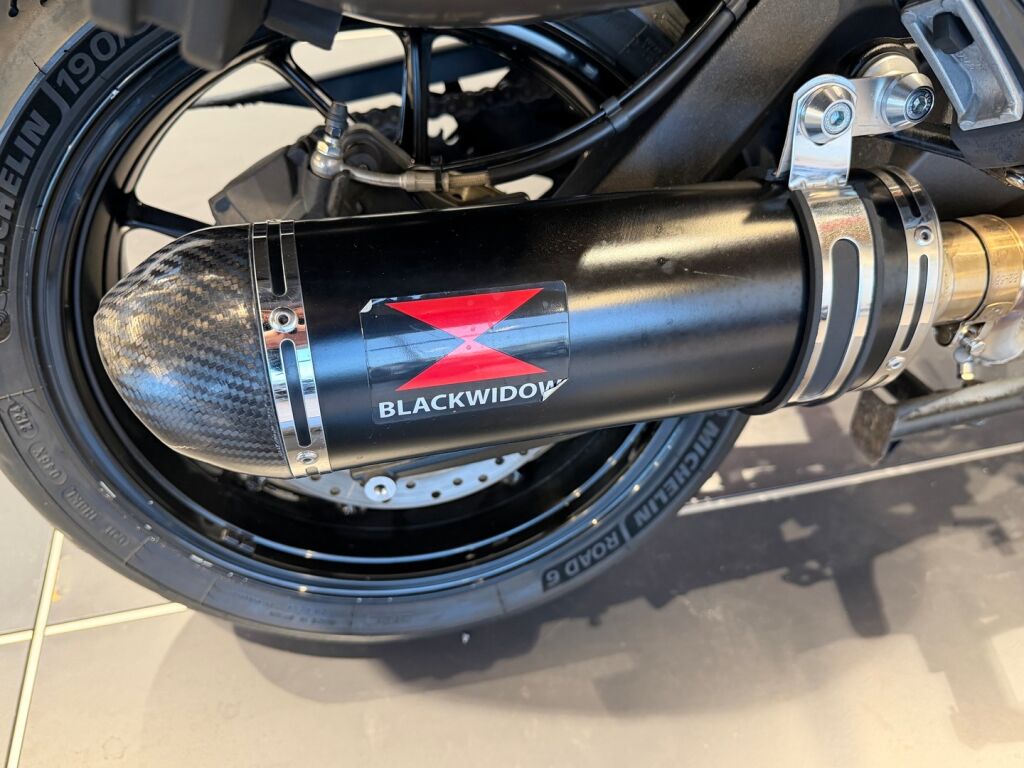 BMW S 2018 moniväri