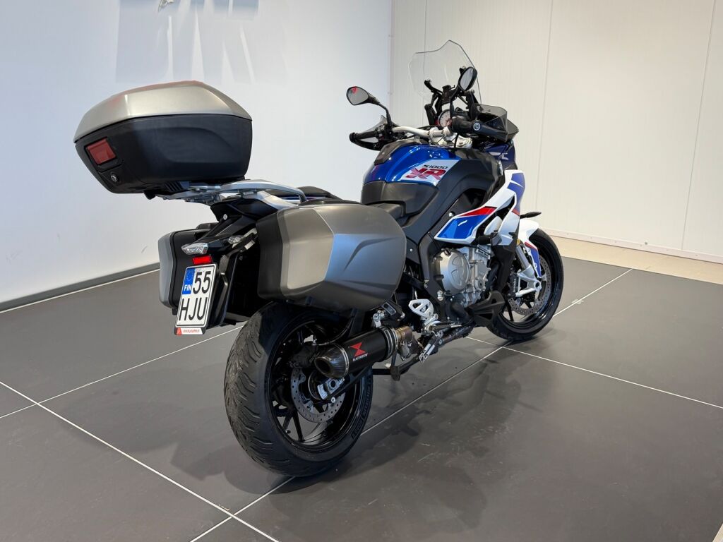 BMW S 2018 moniväri