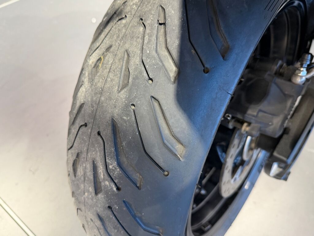 BMW S 2018 moniväri