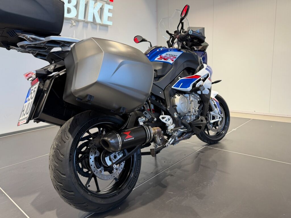 BMW S 2018 moniväri