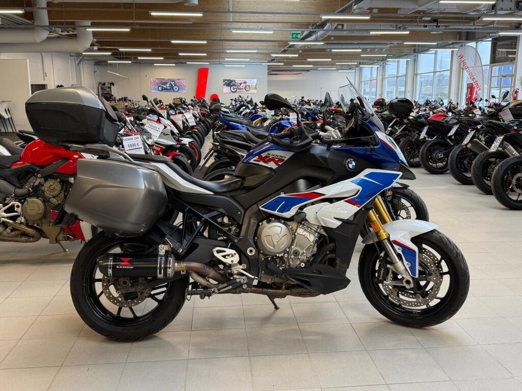 BMW S 2018 moniväri