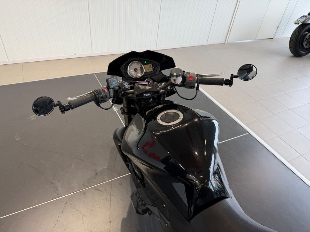 Kawasaki Z 2011 Musta
