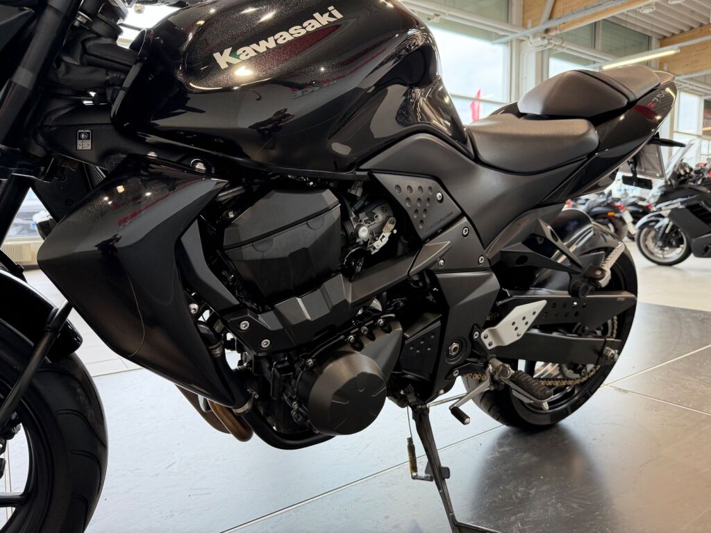 Kawasaki Z 2011 Musta