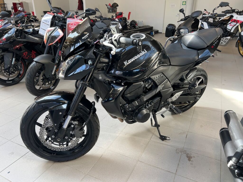 Kawasaki Z 2011 Musta