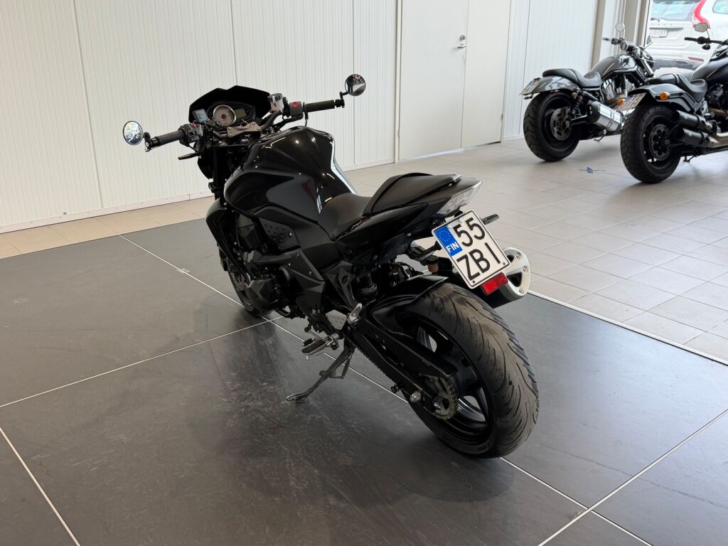 Kawasaki Z 2011 Musta