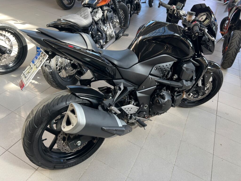 Kawasaki Z 2011 Musta