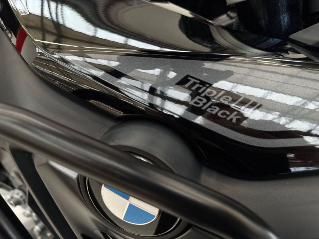 BMW F 2024 Musta