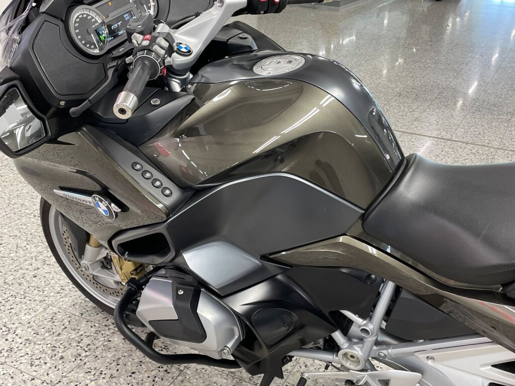 BMW R 2020 Ruskea (beige)