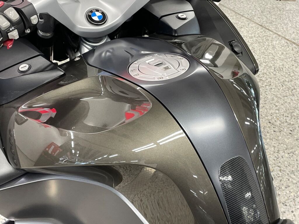 BMW R 2020 Ruskea (beige)