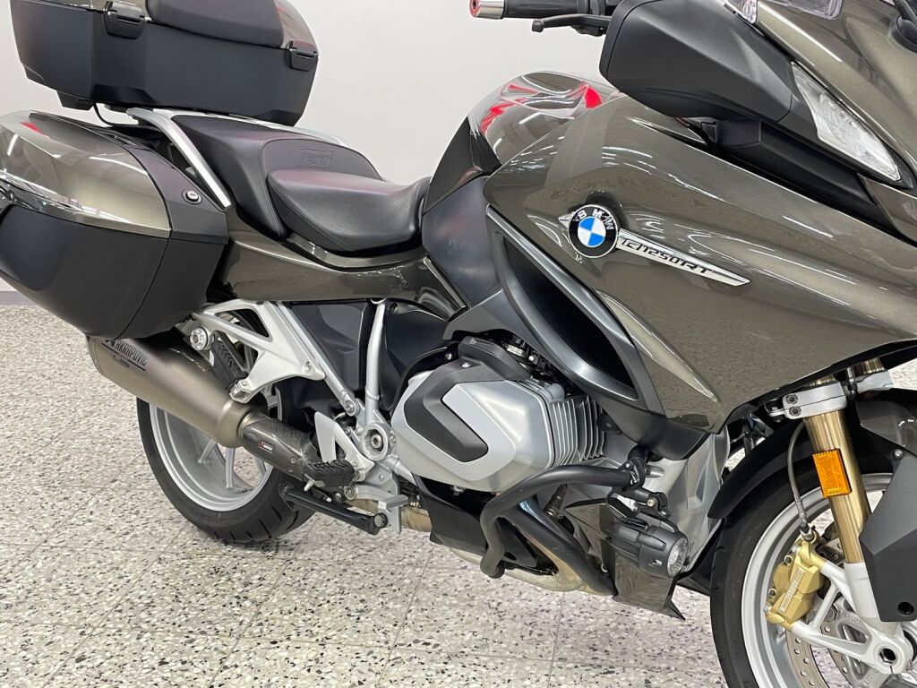 BMW R 2020 Ruskea (beige)