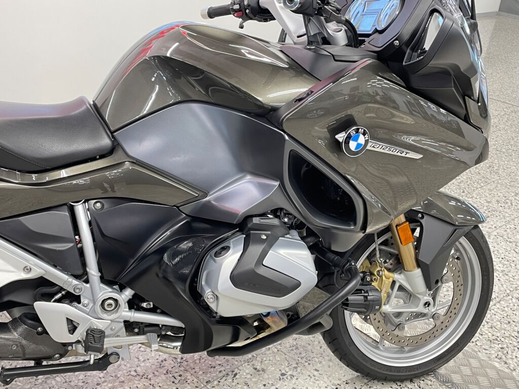 BMW R 2020 Ruskea (beige)
