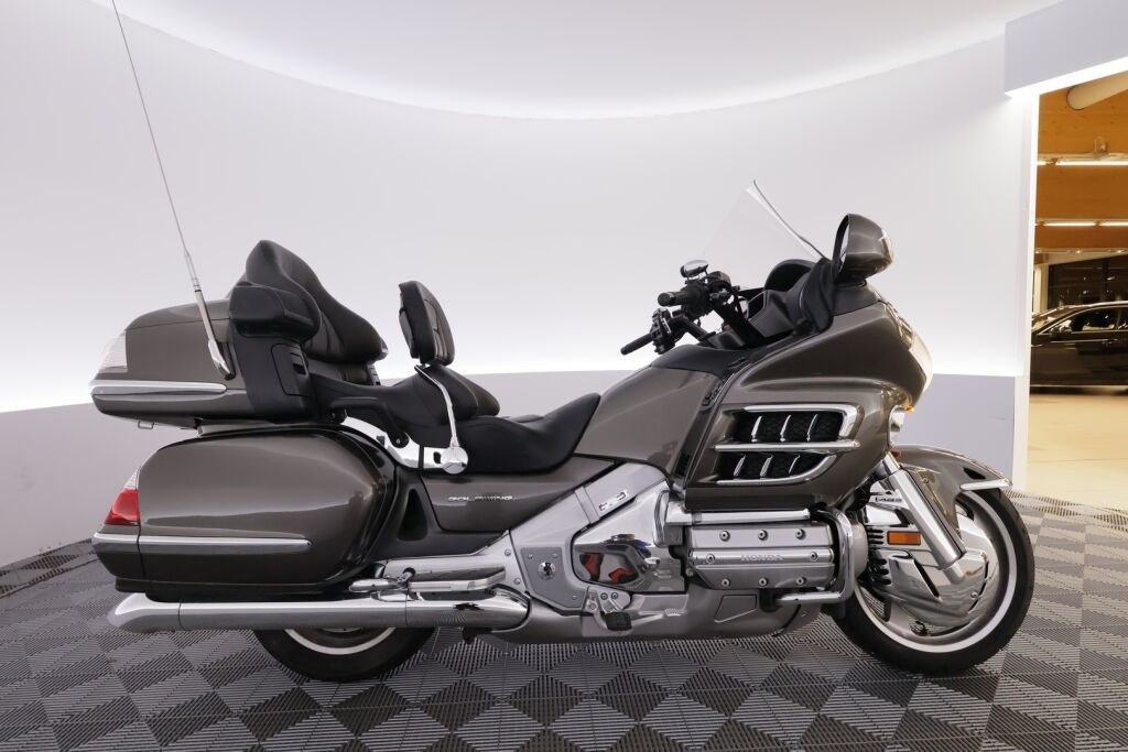 Honda GL 2012 