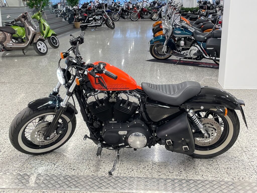 Harley-davidson SPORTSTER 2010 Oranssi