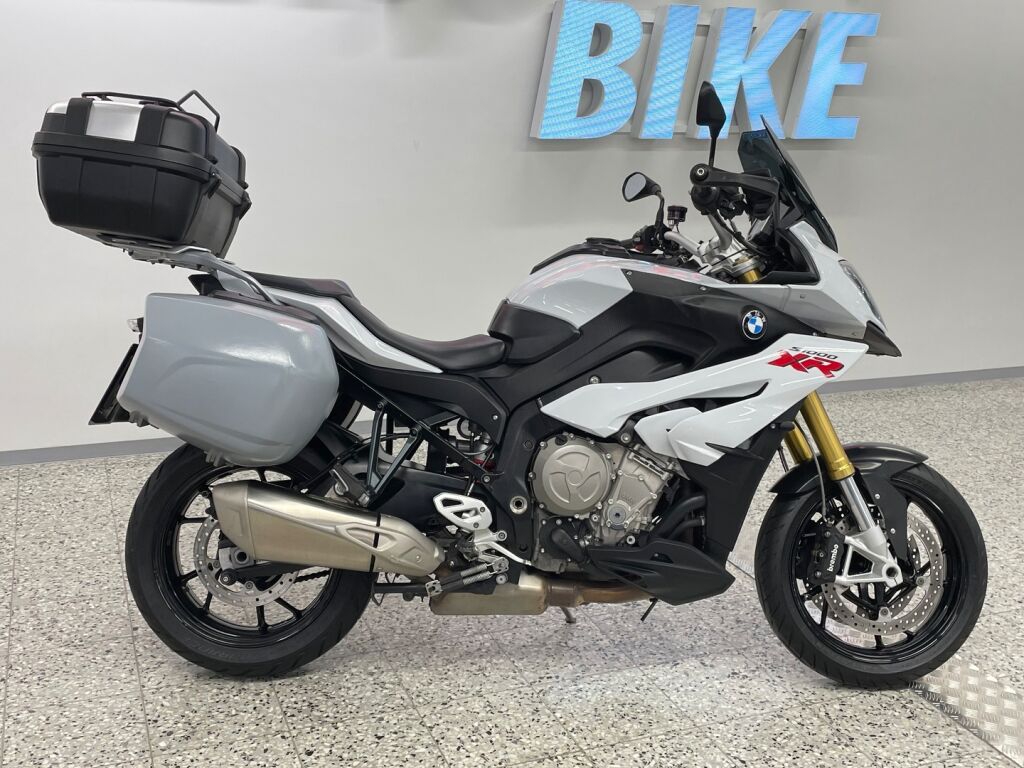 BMW S 2015 