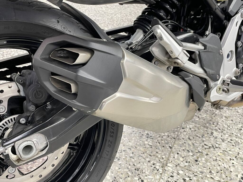 BMW F 2021 Keltainen