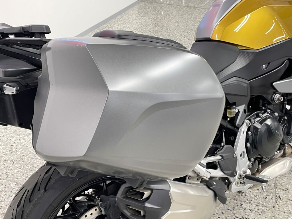 BMW F 2021 Keltainen