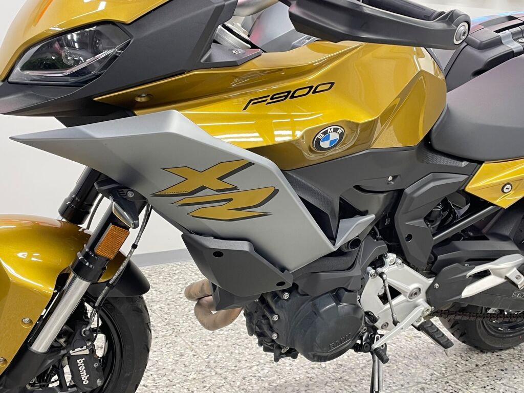 BMW F 2021 Keltainen