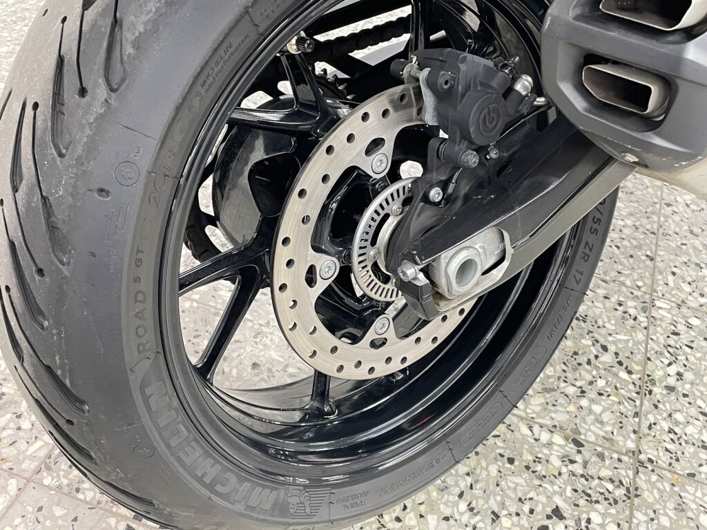 BMW F 2021 Keltainen