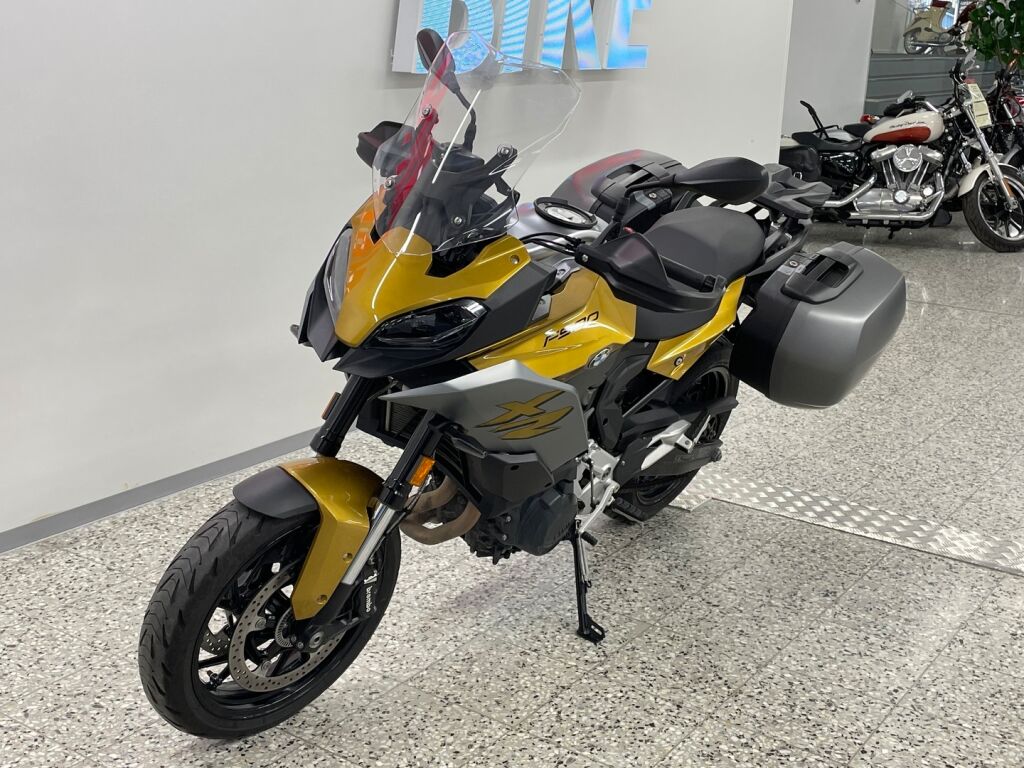 BMW F 2021 Keltainen