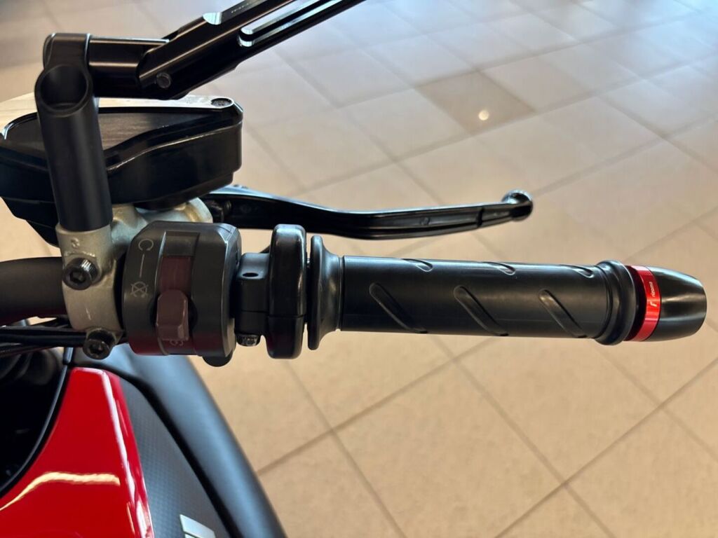 Ducati DIAVEL 2016 Punainen
