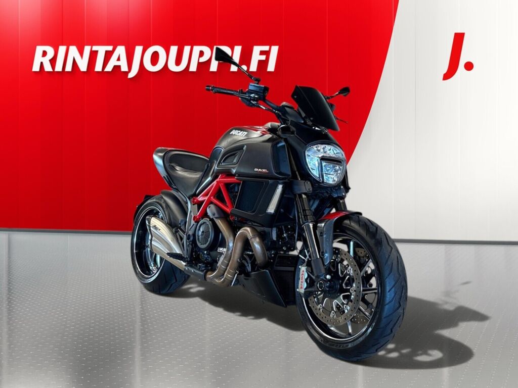 Ducati DIAVEL 2016 Punainen