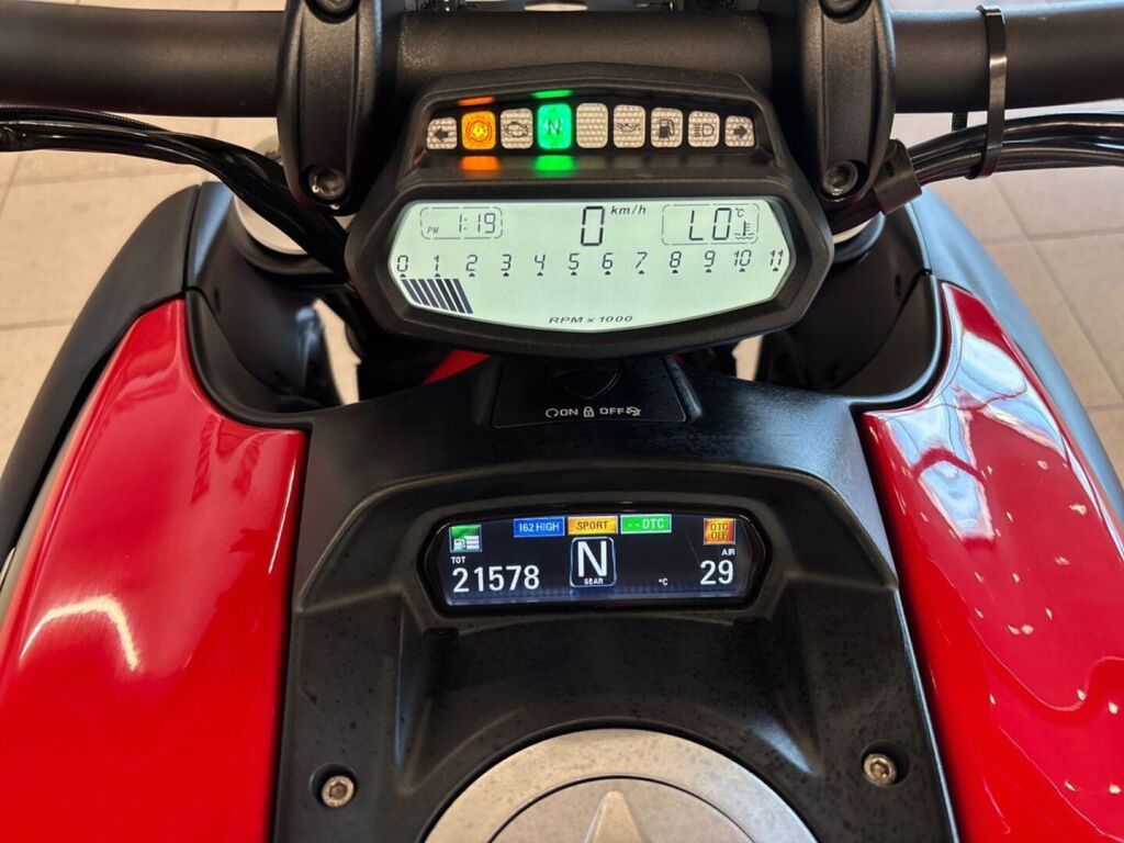 Ducati DIAVEL 2016 Punainen