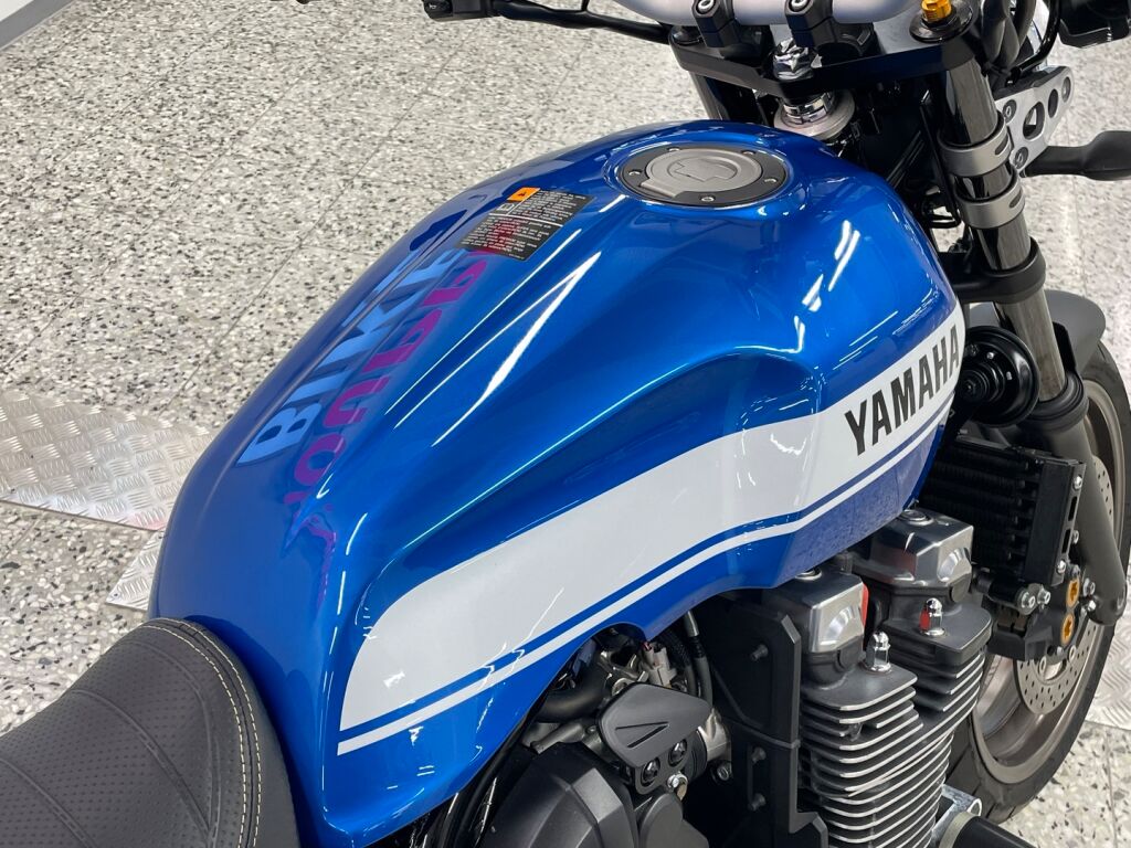Yamaha XJR 2017 Sininen