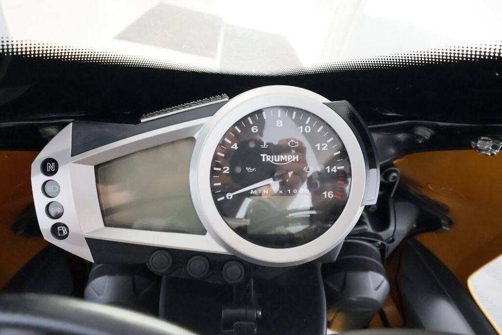 Triumph Daytona 2006 Keltainen