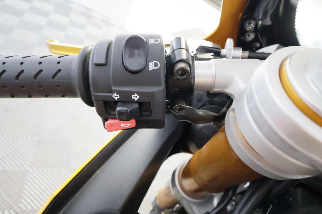 Triumph Daytona 2006 Keltainen