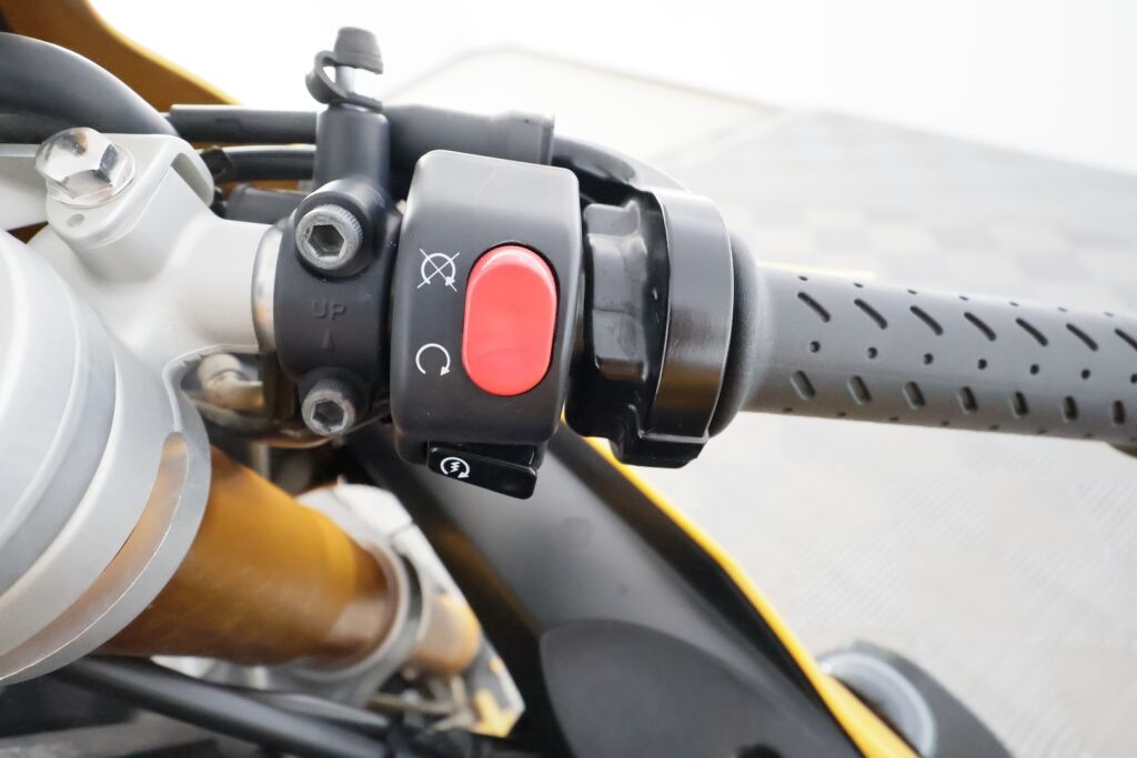 Triumph Daytona 2006 Keltainen