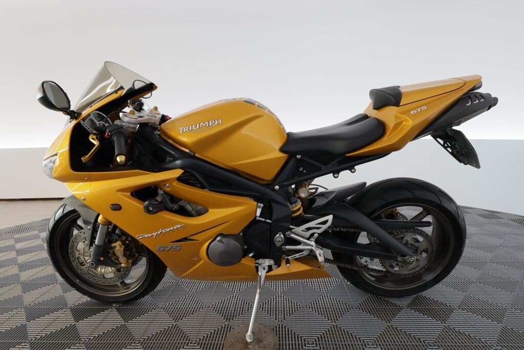Triumph Daytona 2006 Keltainen