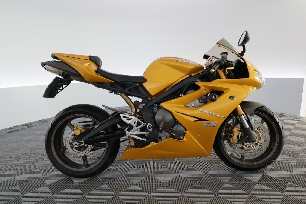 Triumph Daytona 2006 Keltainen