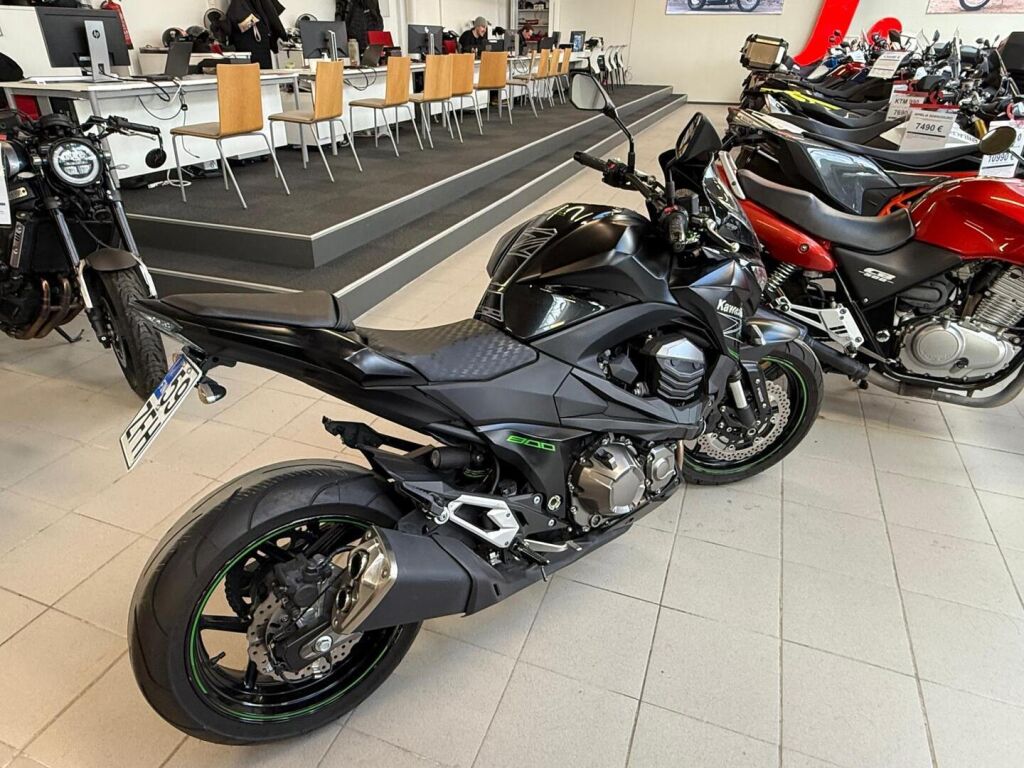 Kawasaki Z 2016 Musta