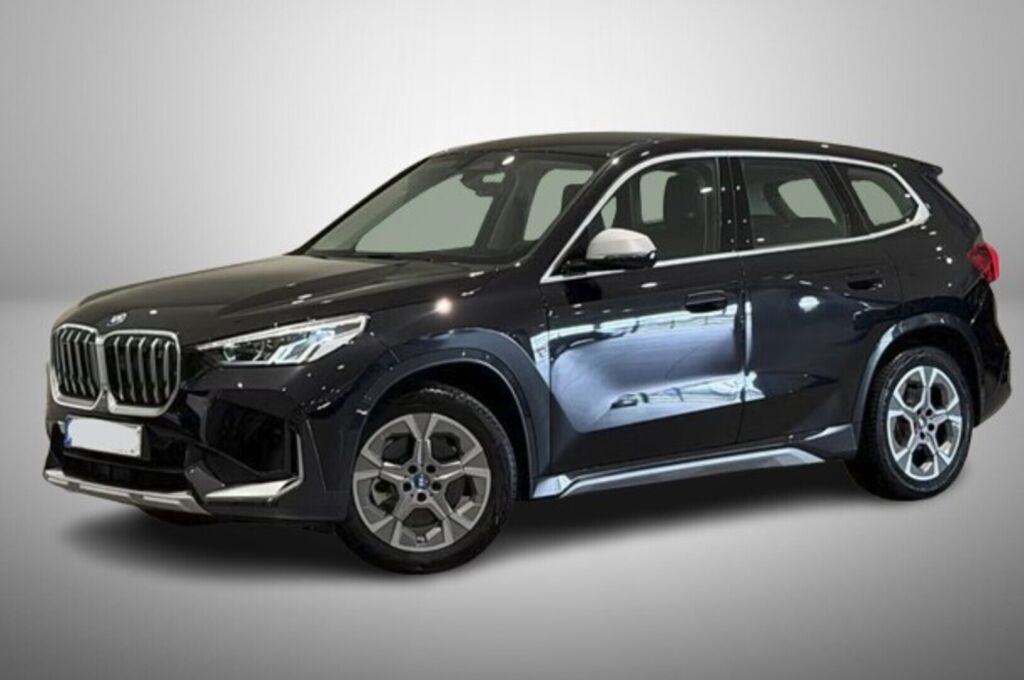 BMW iX1 2023 Musta