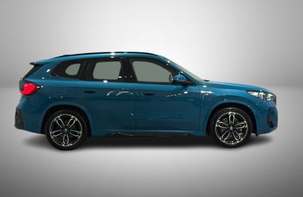 BMW iX1 2023 Sininen