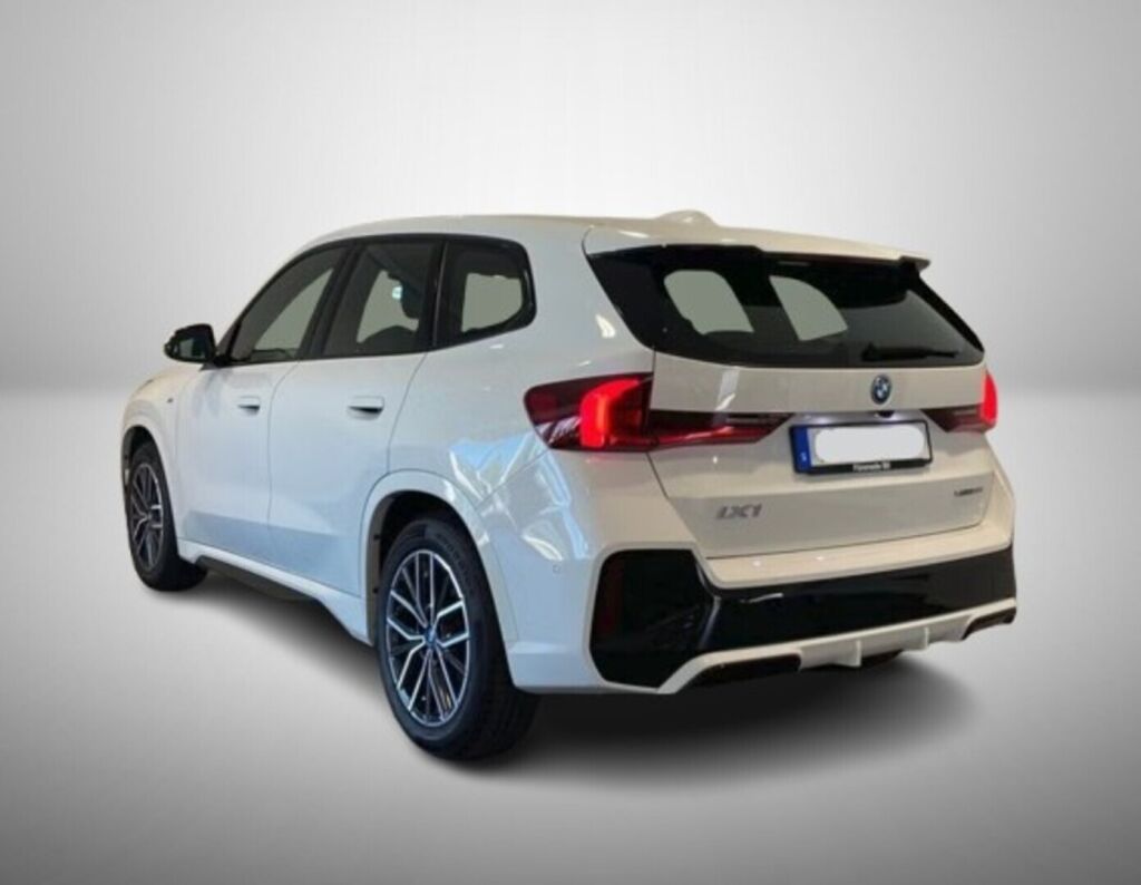 BMW iX1 2024 Valkoinen (Alpine White 3)