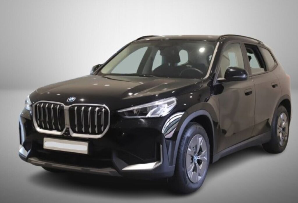 BMW iX1 2024 Musta