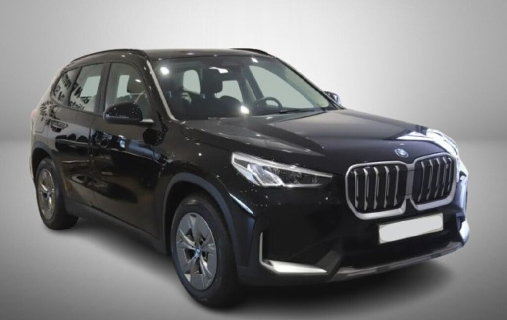 BMW iX1 2024 Musta