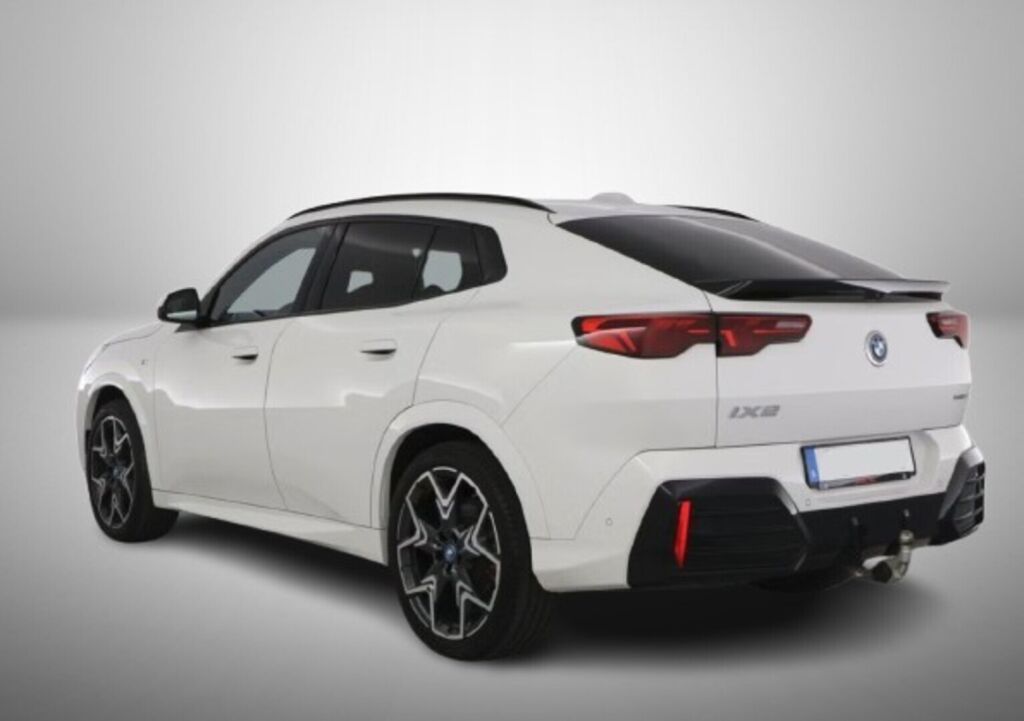 BMW iX2 2024 Valkoinen (Alpine White 3)
