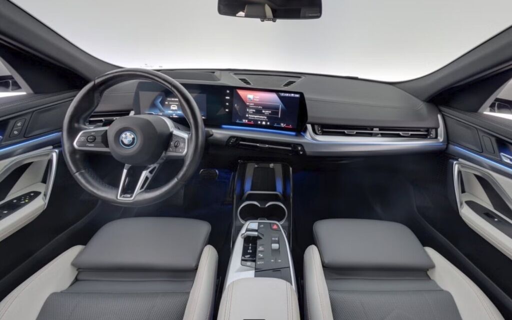 BMW iX2 2024 Valkoinen (Alpine White 3)