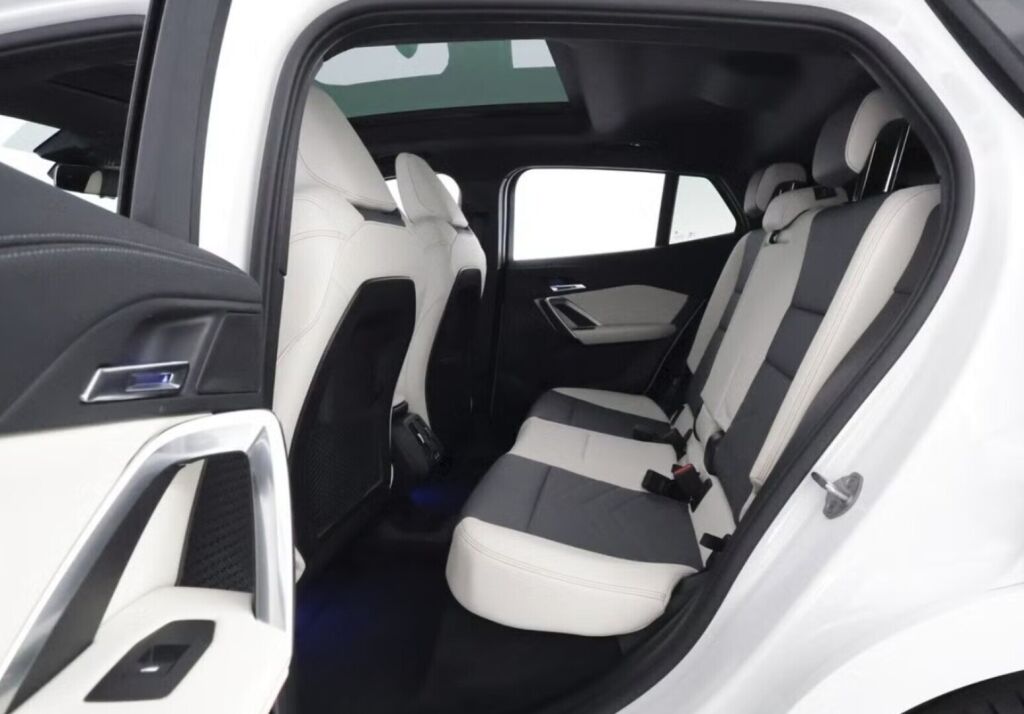 BMW iX2 2024 Valkoinen (Alpine White 3)