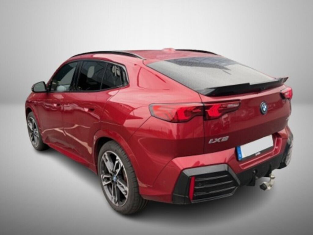 BMW iX2 2024 Punainen (Fire Red Metallic)